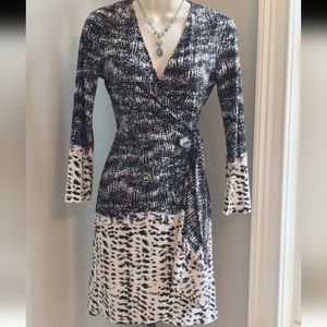 BCBG MAX AZRIA Slinky Stretch Classic Adele True Wrap Dress Size XXS